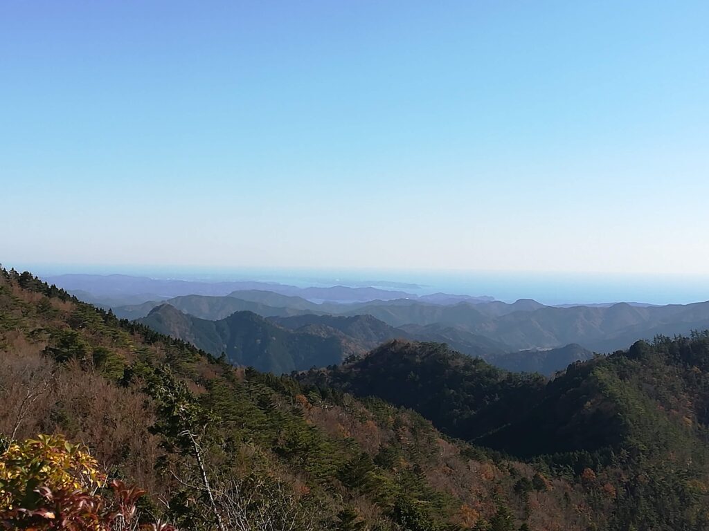 七洞岳頂上から南伊勢（伊勢志摩）方面・熊野灘の眺め