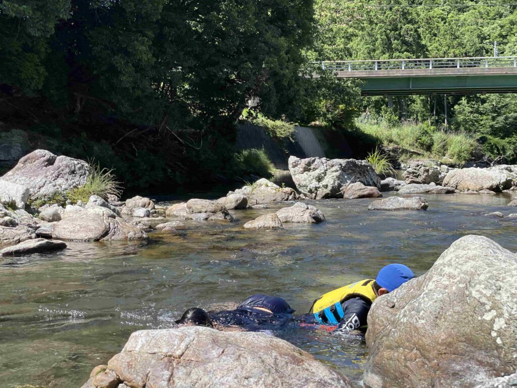 三重県・宮川支流の藤川で夏の川遊び