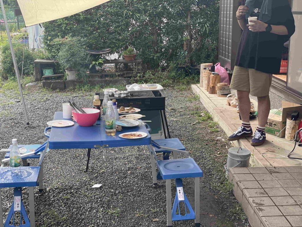 職場の仲間同士で一軒家貸し切りBBQ