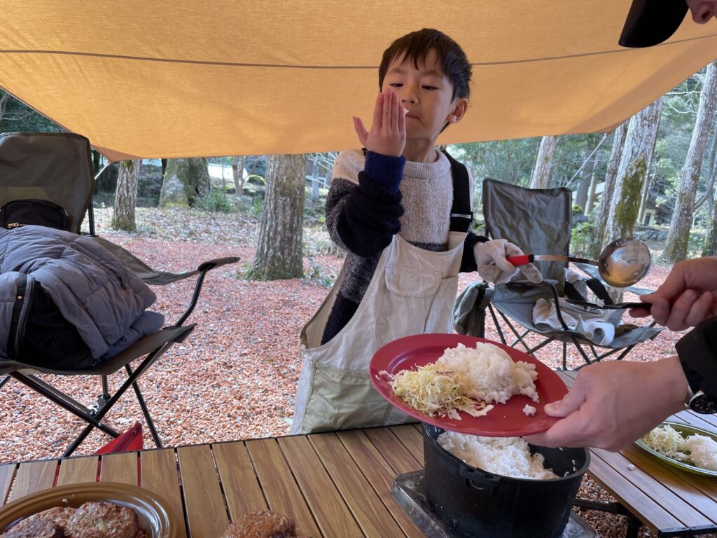 焚き火で調理炊飯ご飯