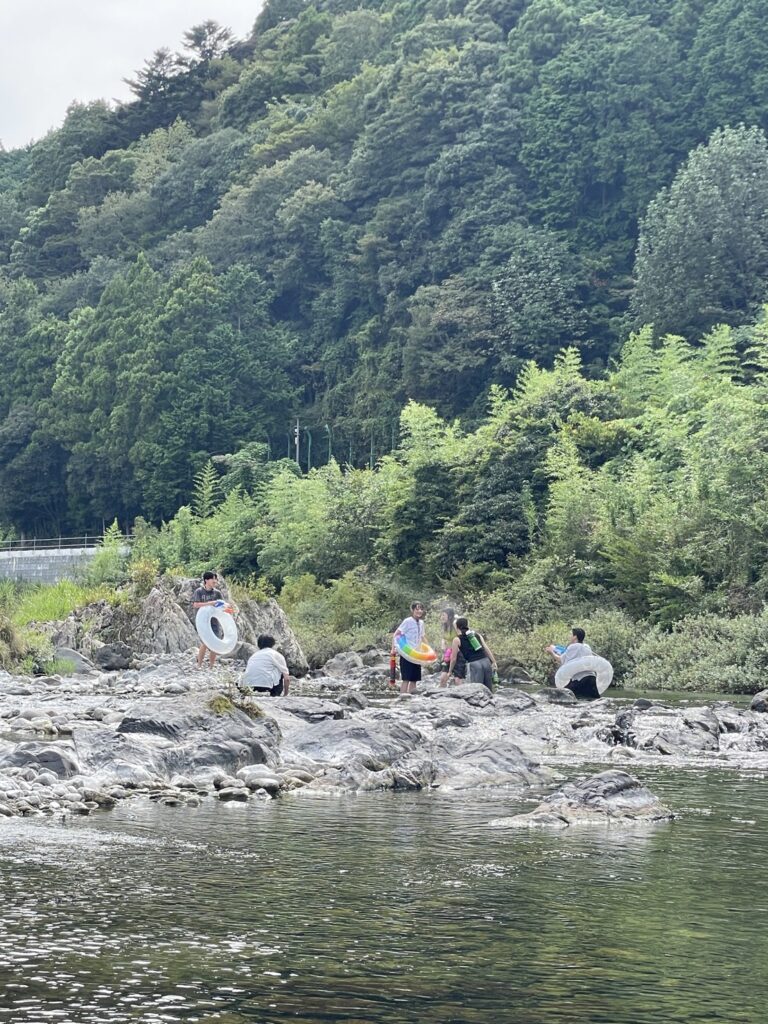 夏に三重の一軒家BBQ場で帰省して同級生友達と穴場日帰り手ぶらBBQ
