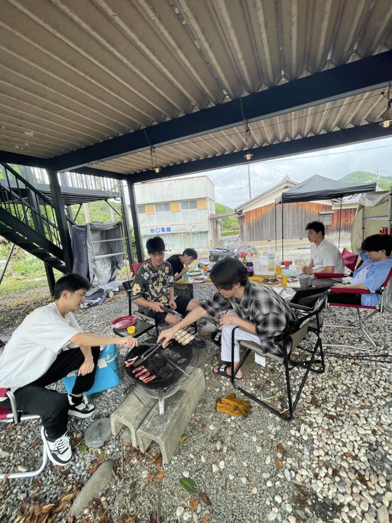 三重県日帰り手ぶらバーベキューの体験ハウスみよしでの友達とバーベキュー
